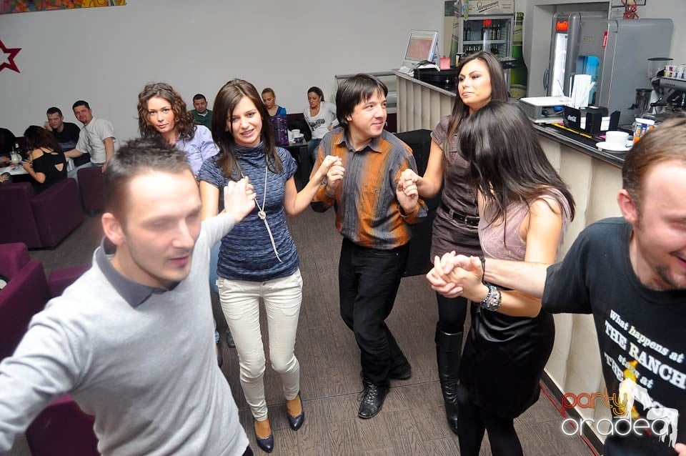 Karaoke în Blondy's Art Café, 