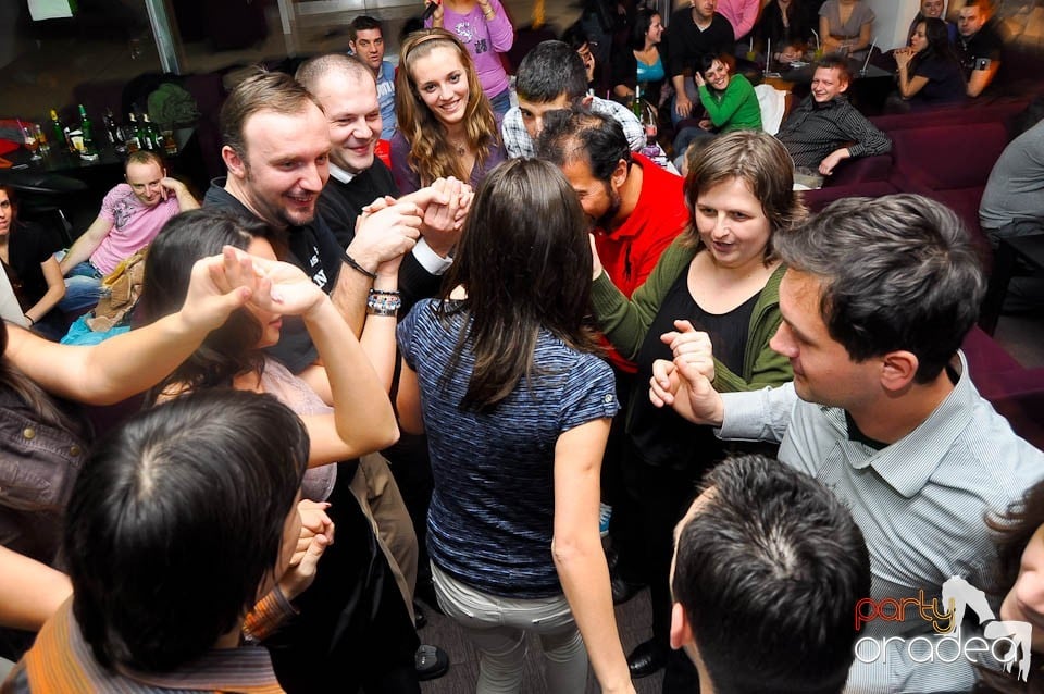 Karaoke în Blondy's Art Café, 