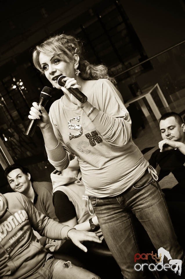 Karaoke în Blondy's Art Café, 