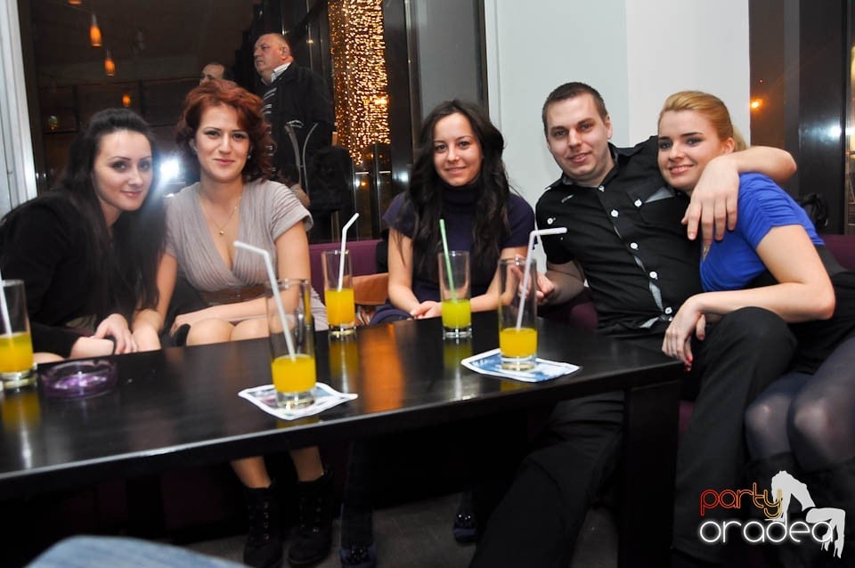 Karaoke în Blondy's Art Café, 