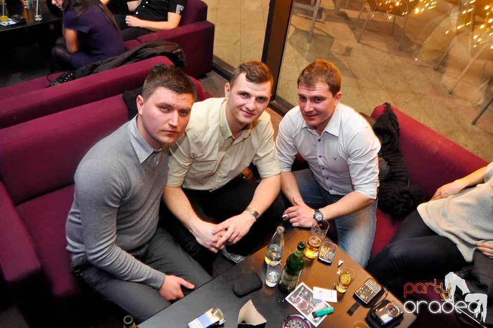 Karaoke în Blondy's Art Café, 