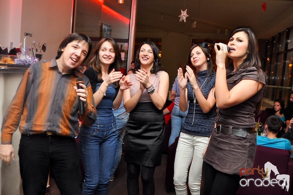 Karaoke în Blondy's Art Café, 