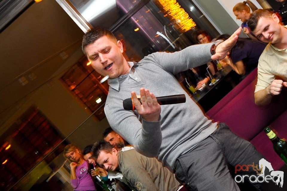 Karaoke în Blondy's Art Café, 