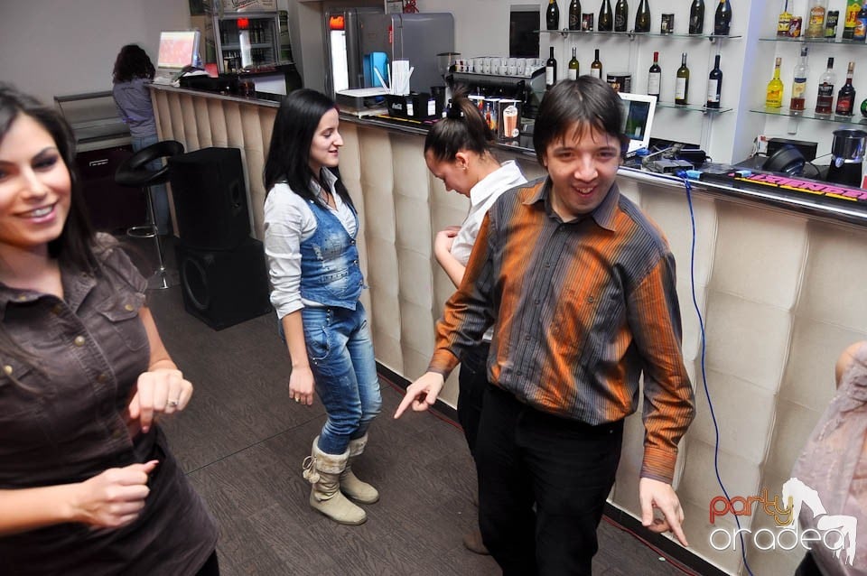 Karaoke în Blondy's Art Café, 