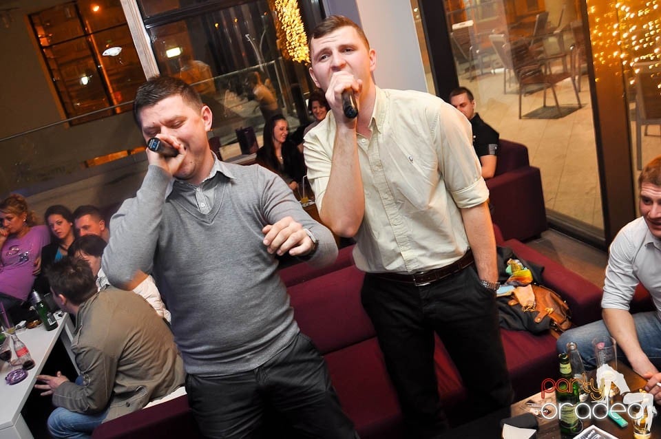 Karaoke în Blondy's Art Café, 