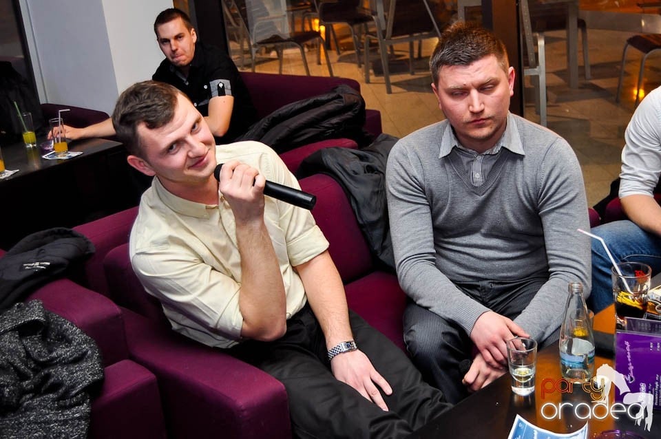 Karaoke în Blondy's Art Café, 