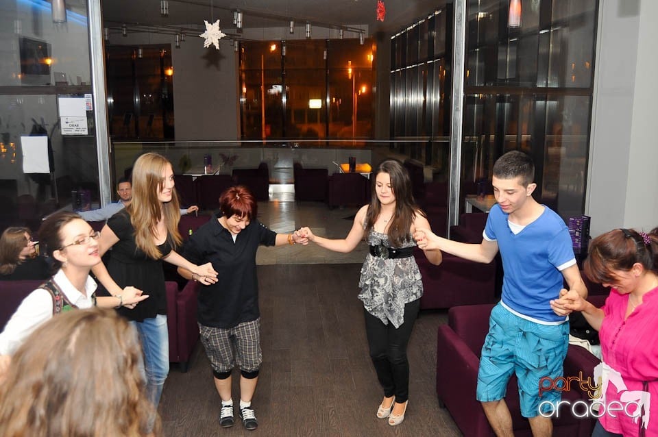 Karaoke în Blondy's Art Café, 