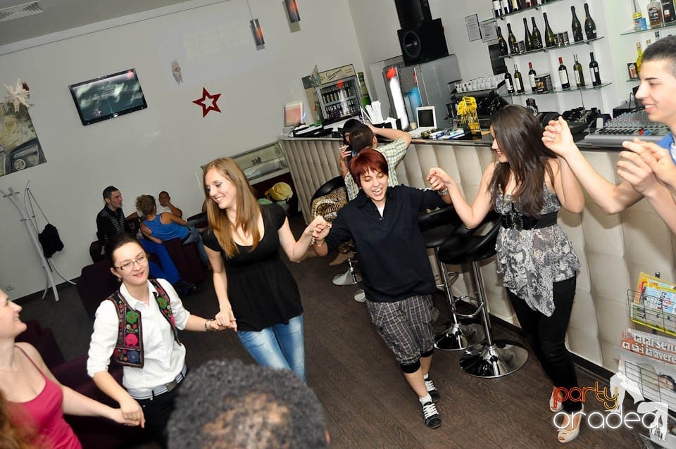 Karaoke în Blondy's Art Café, 