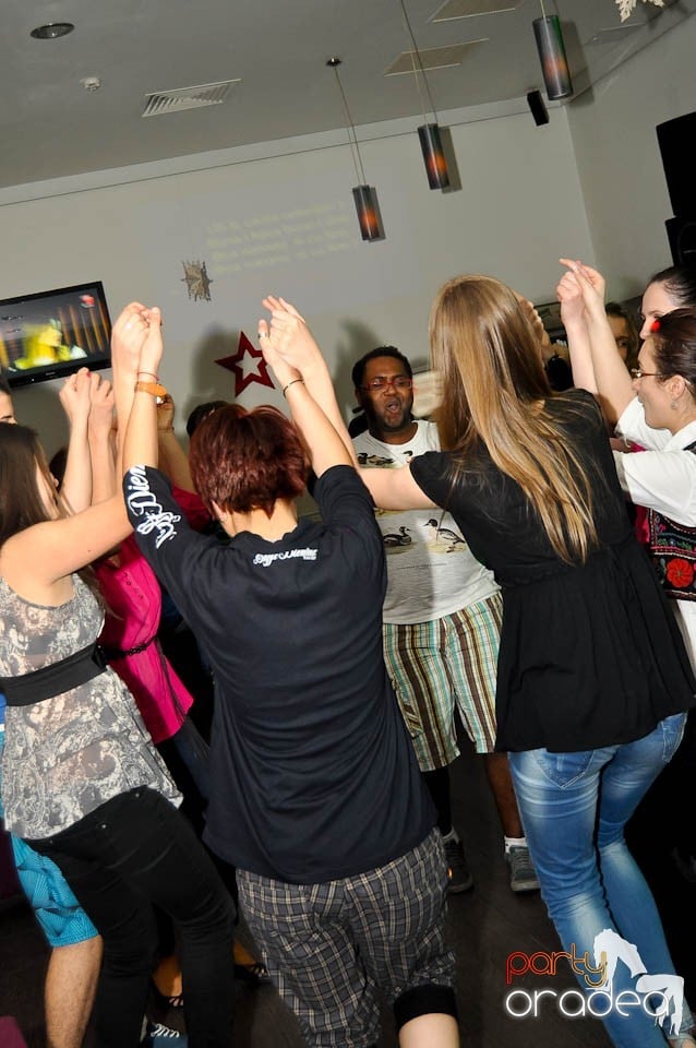 Karaoke în Blondy's Art Café, 