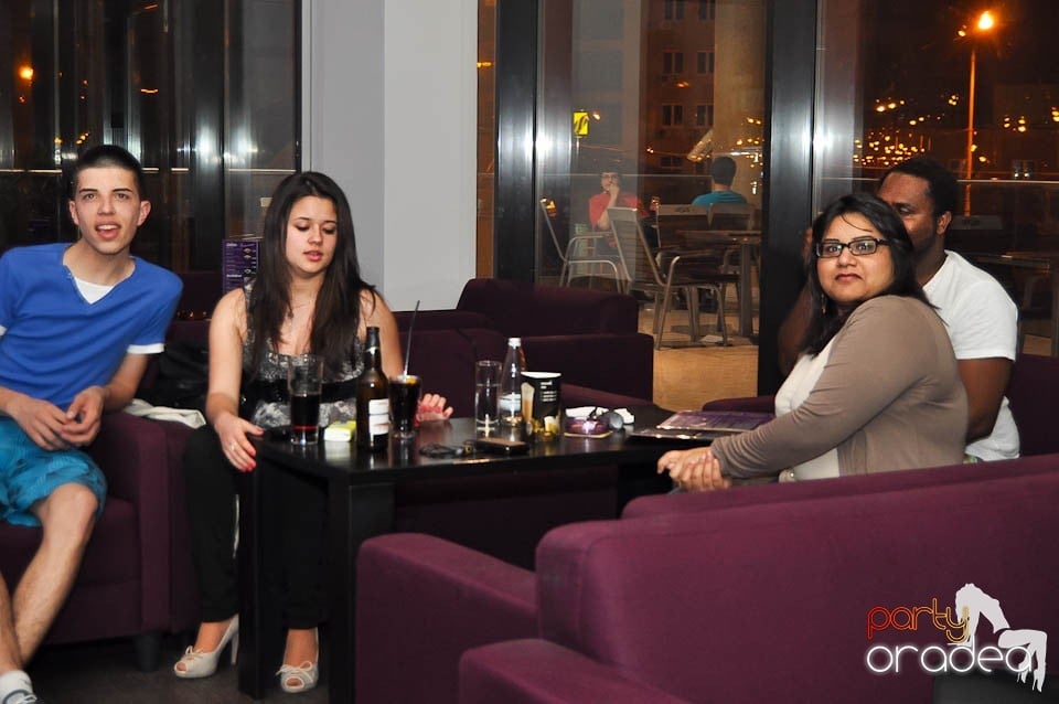 Karaoke în Blondy's Art Café, 