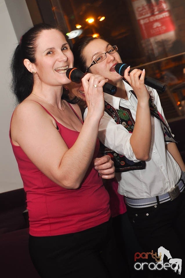 Karaoke în Blondy's Art Café, 