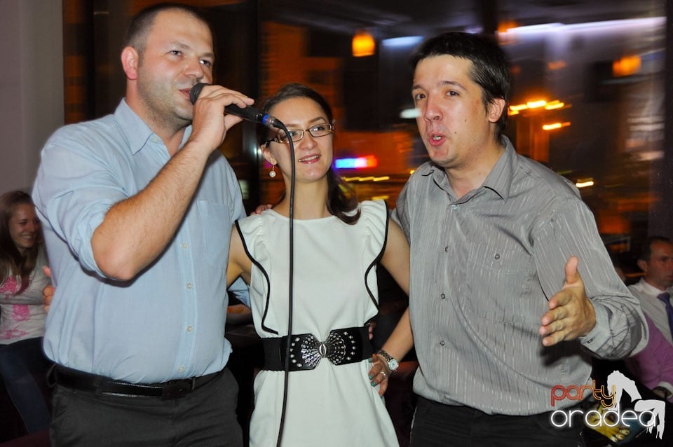 Karaoke în Blondy's Art Café, 