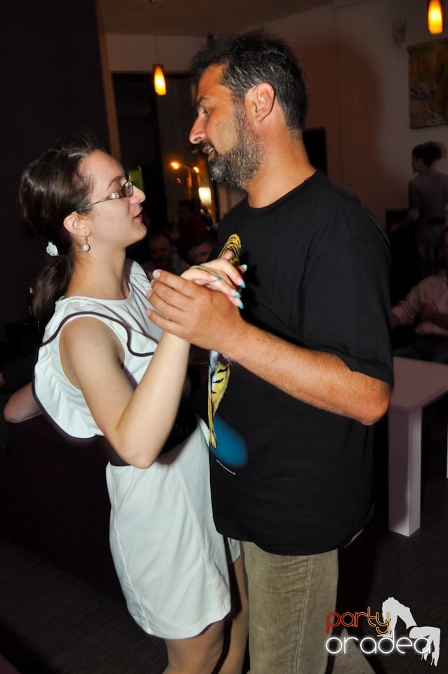 Karaoke în Blondy's Art Café, 