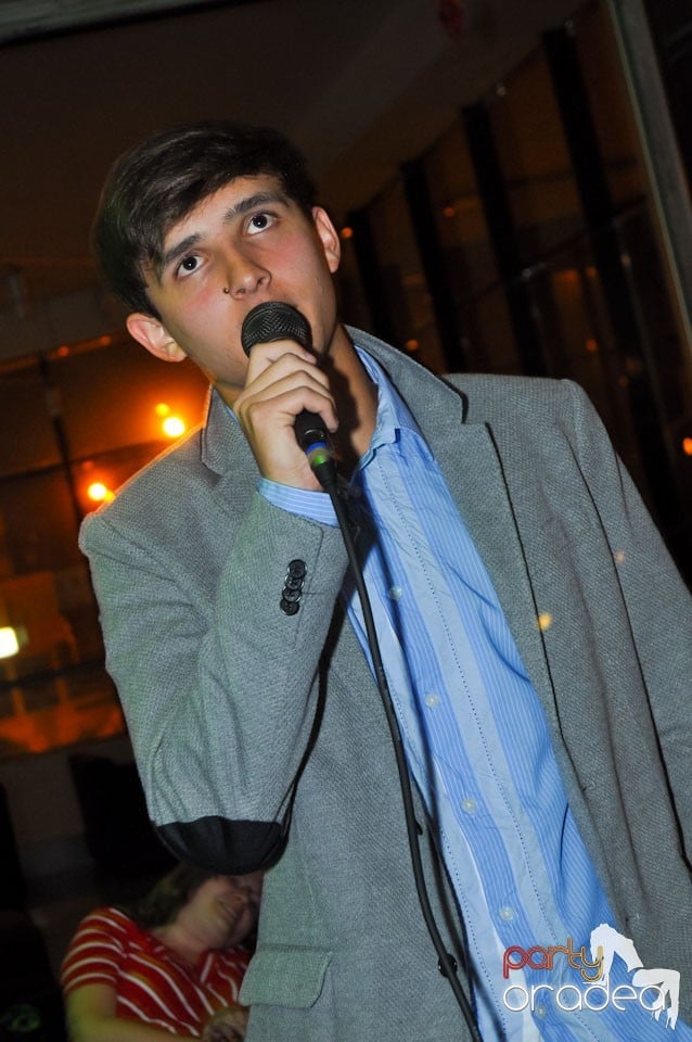 Karaoke în Blondy's Art Café, 