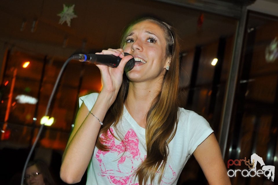 Karaoke în Blondy's Art Café, 