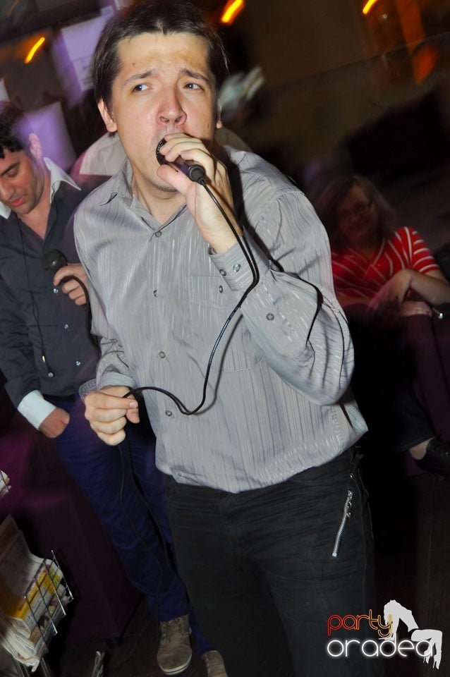 Karaoke în Blondy's Art Café, 