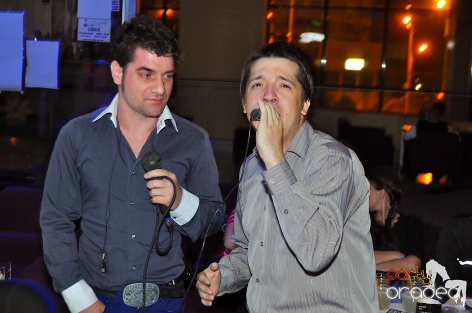 Karaoke în Blondy's Art Café, 