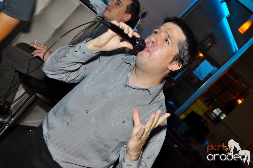 Karaoke în Blondy's Art Café, 