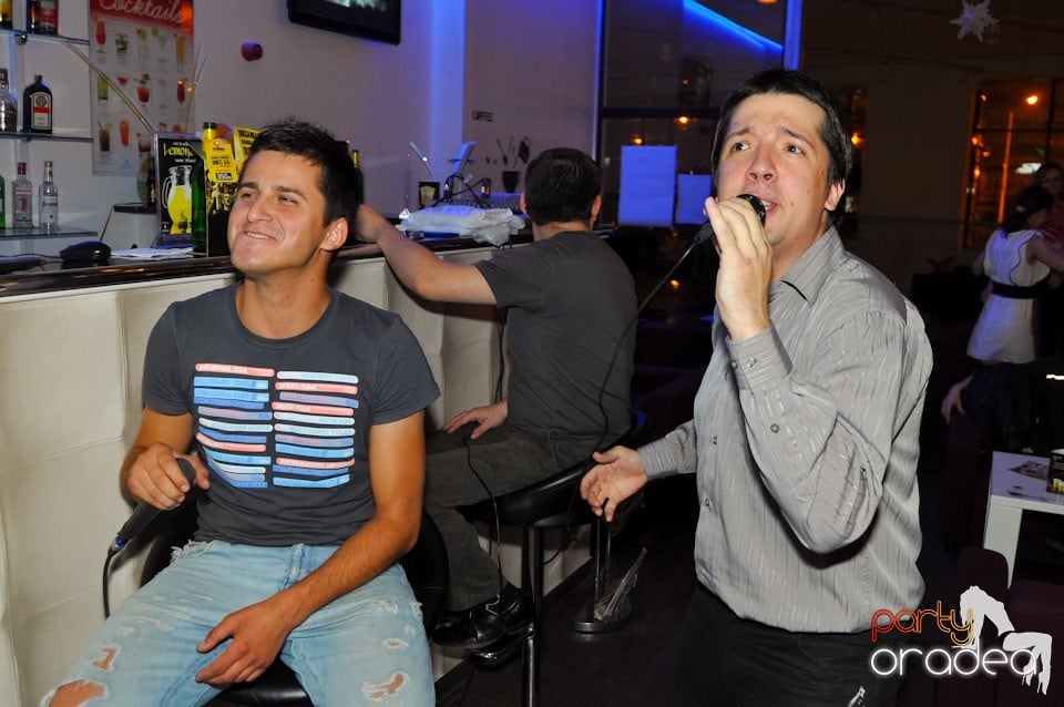 Karaoke în Blondy's Art Café, 