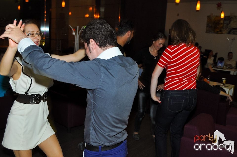 Karaoke în Blondy's Art Café, 