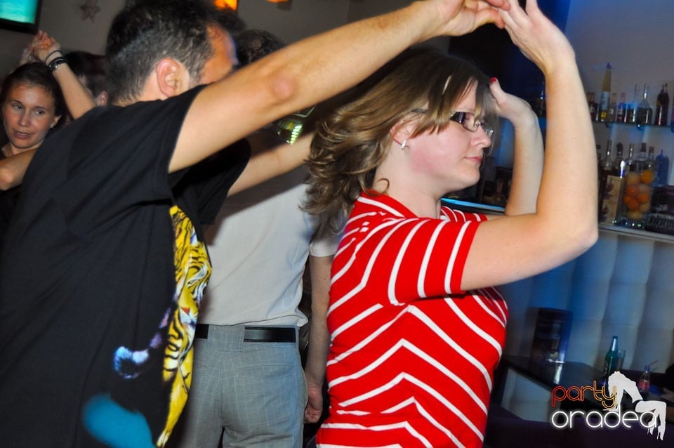 Karaoke în Blondy's Art Café, 