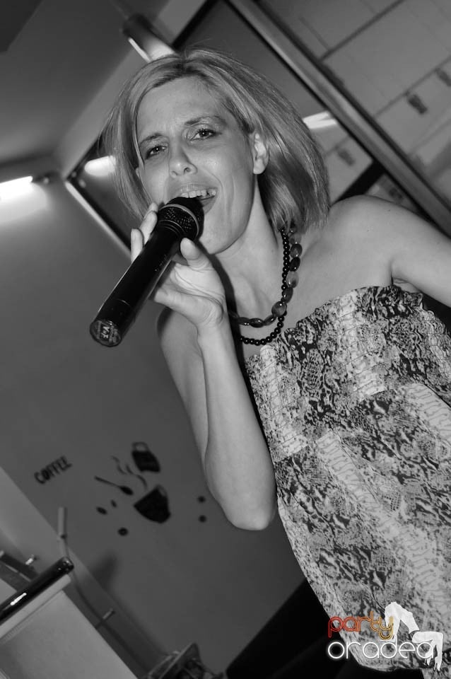 Karaoke în Blondy's Art Café,