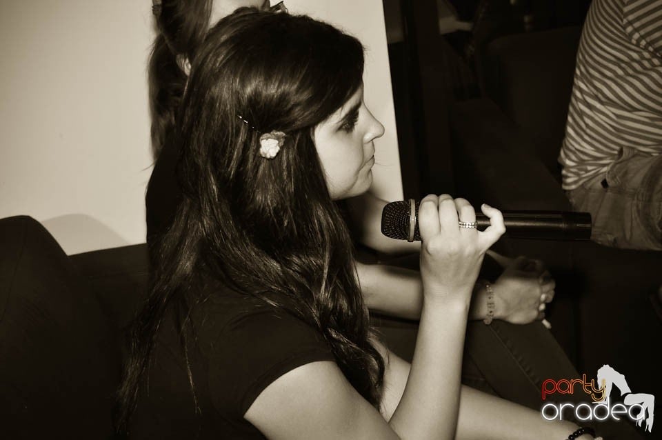 Karaoke în Blondy's Art Café,