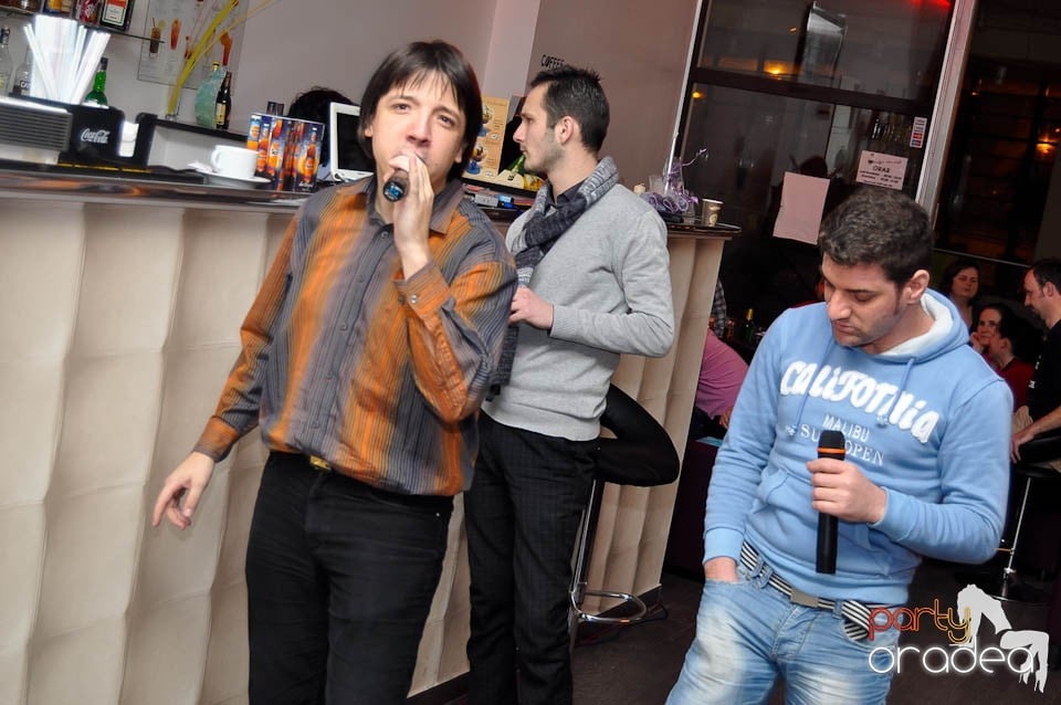 Karaoke în Blondy's Art Café, 