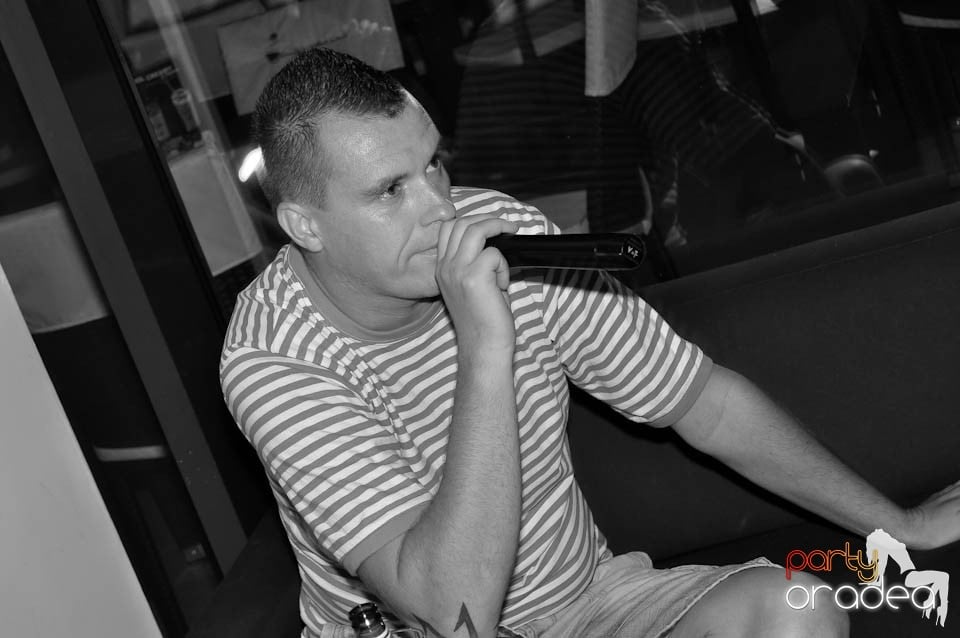 Karaoke în Blondy's Art Café,