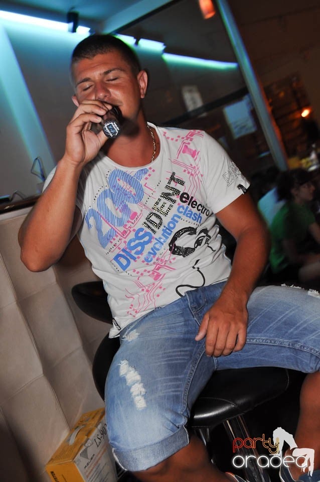 Karaoke în Blondy's Art Café,
