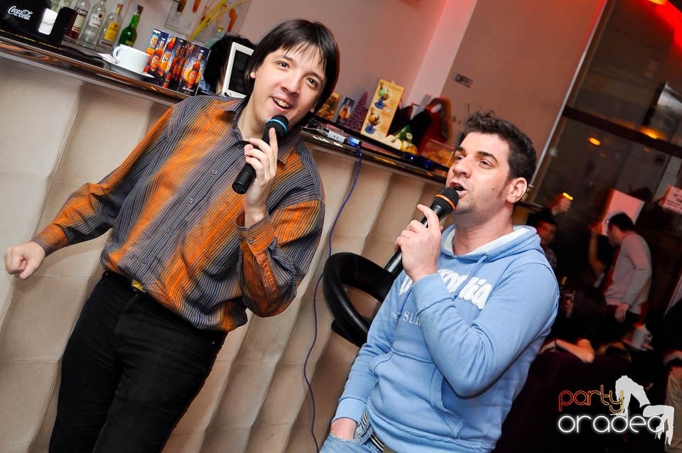 Karaoke în Blondy's Art Café, 