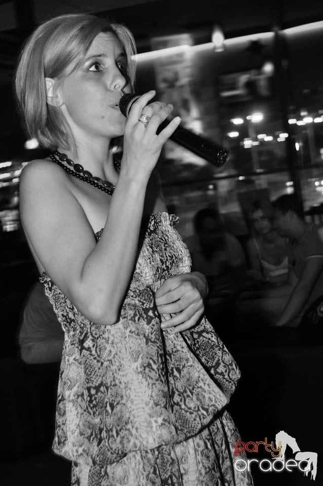 Karaoke în Blondy's Art Café,