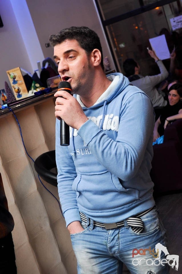 Karaoke în Blondy's Art Café, 