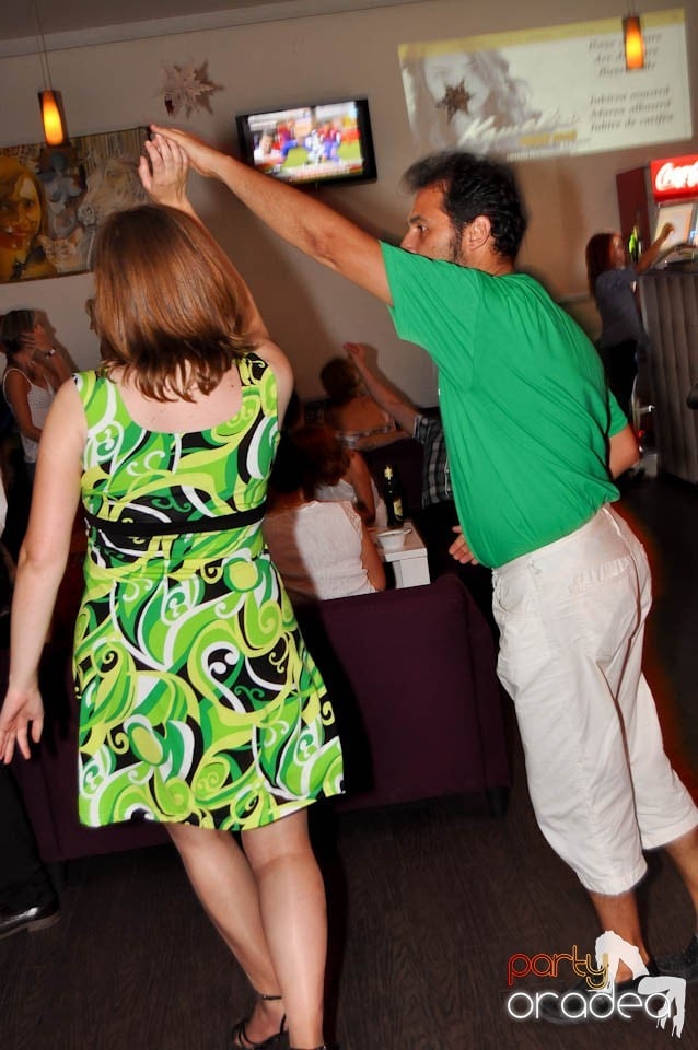 Karaoke în Blondy's Art Café,