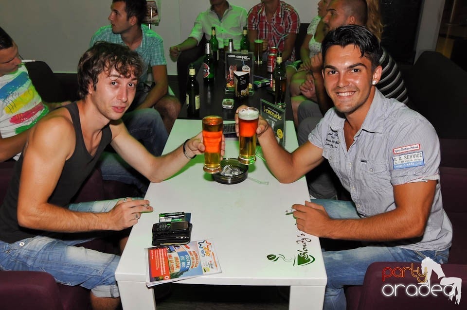 Karaoke în Blondy's Art Café,