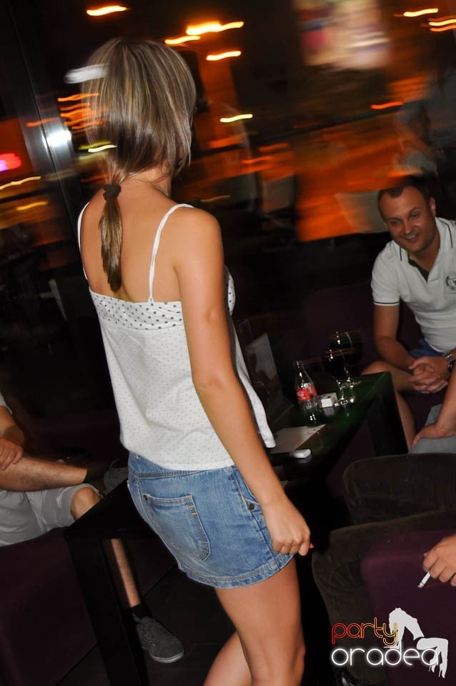 Karaoke în Blondy's Art Café,