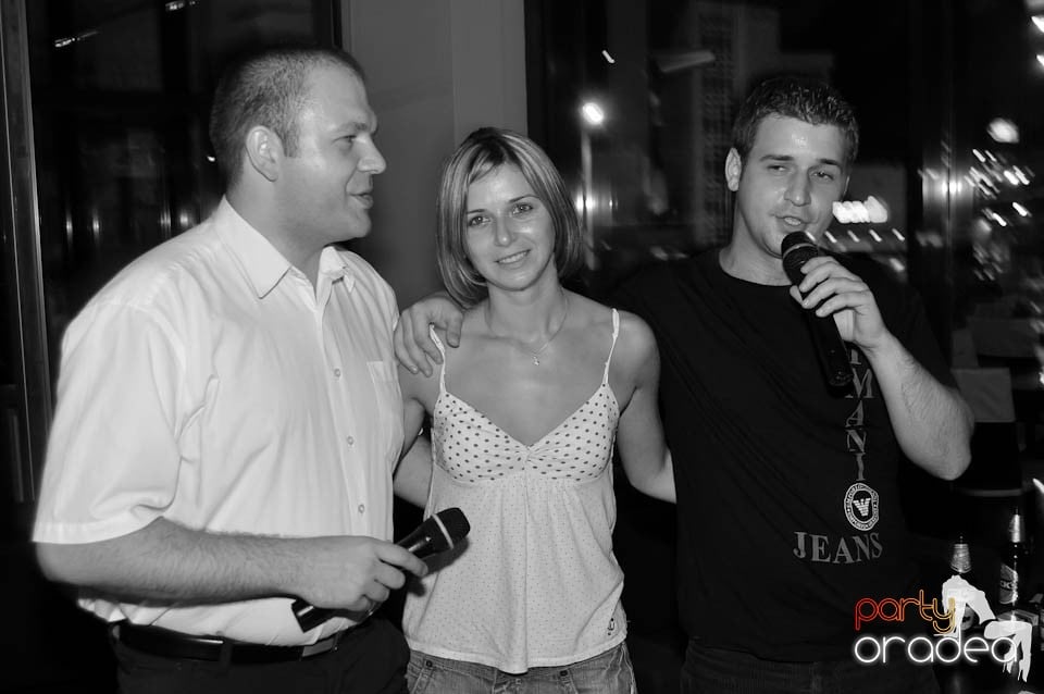 Karaoke în Blondy's Art Café,