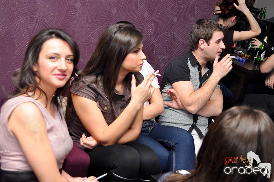 Karaoke în Blondy's Art Café, 