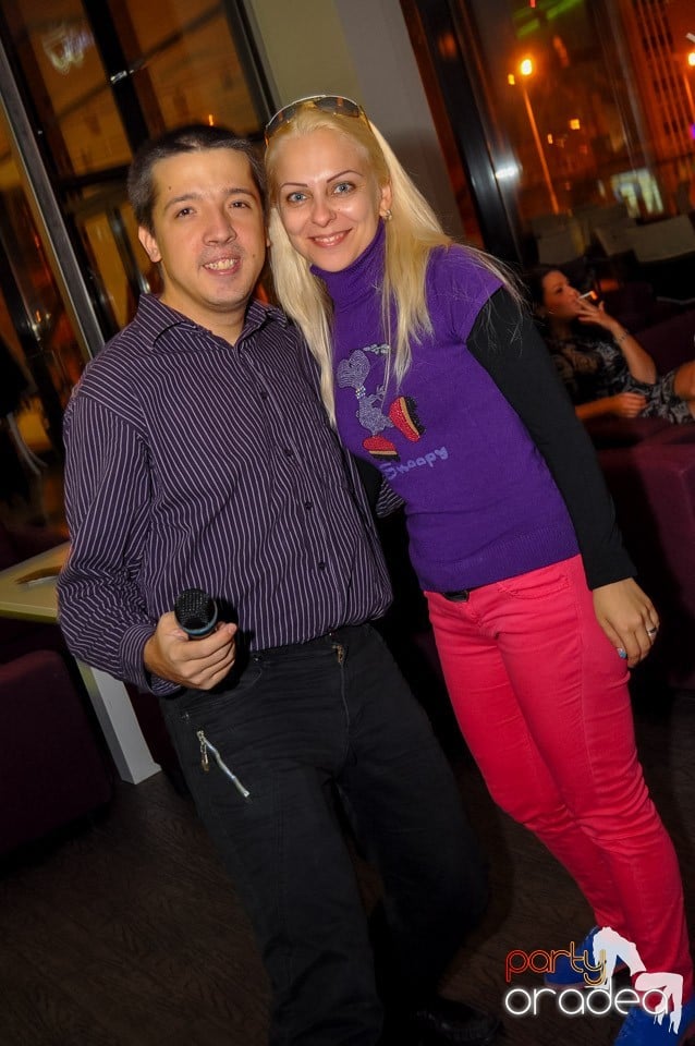 Karaoke în Blondy's Art Café, 