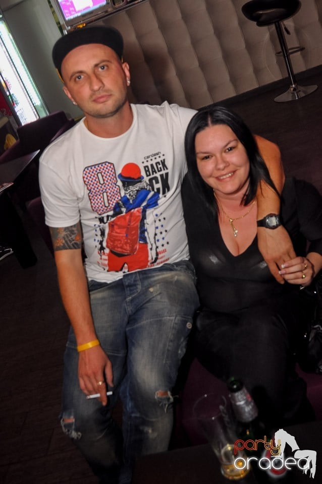 Karaoke în Blondy's Art Café, 