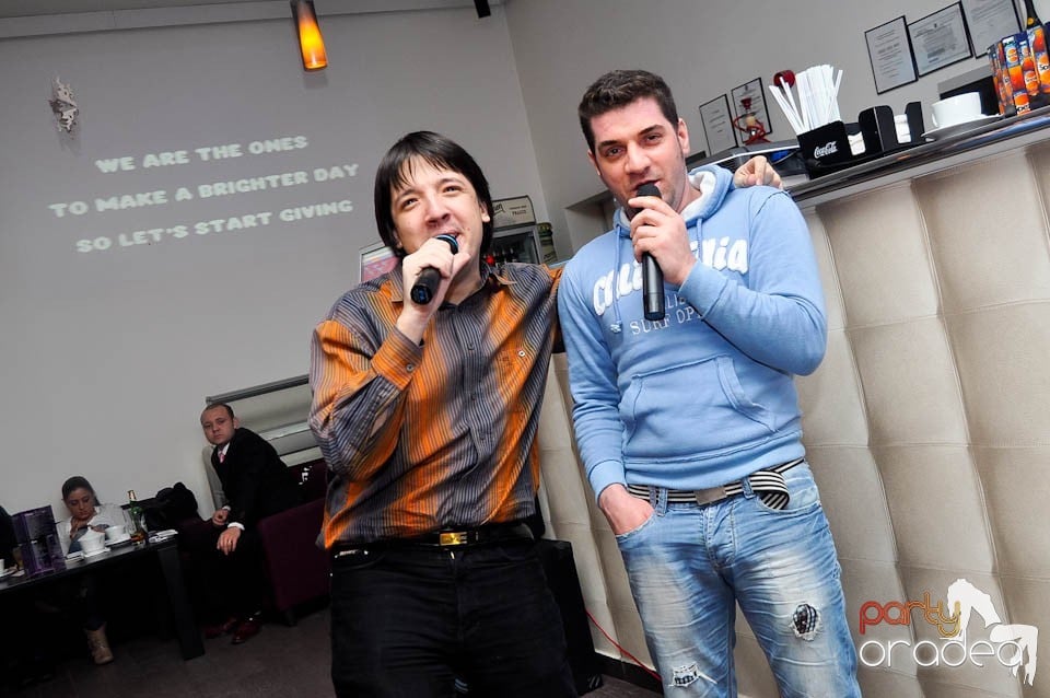 Karaoke în Blondy's Art Café, 