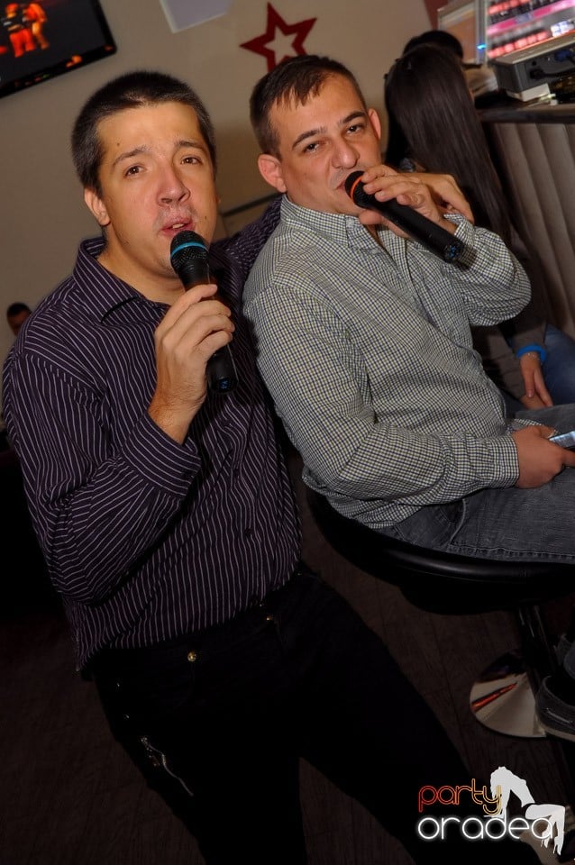 Karaoke în Blondy's Art Café, 