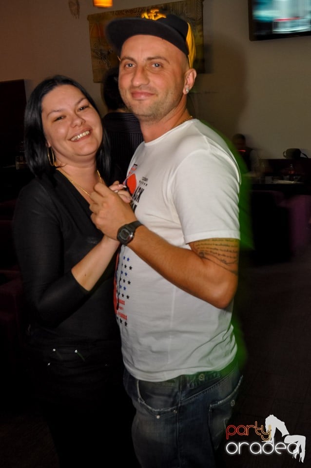 Karaoke în Blondy's Art Café, 