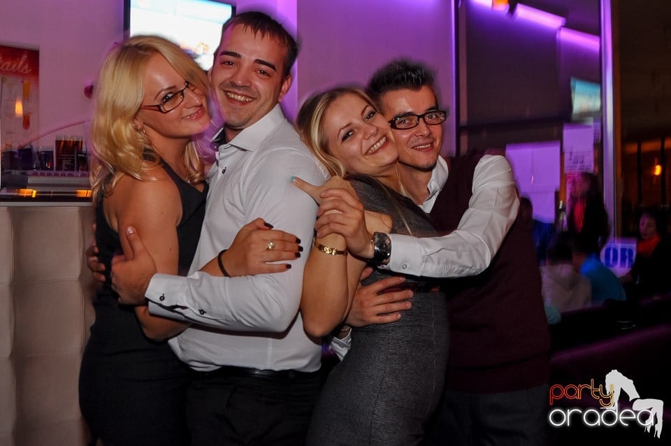 Karaoke în Blondy's Art Café, 