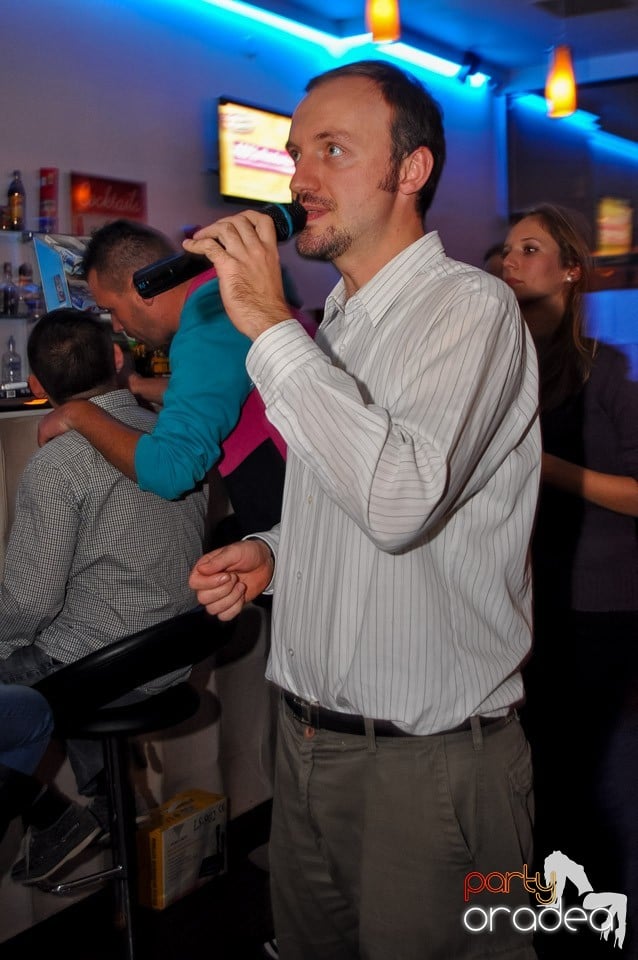 Karaoke în Blondy's Art Café, 