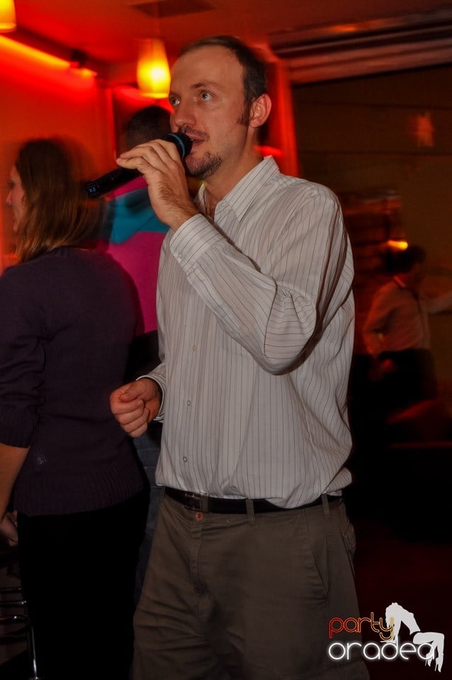 Karaoke în Blondy's Art Café, 