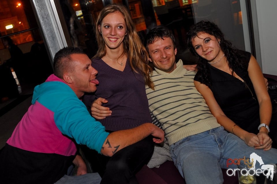 Karaoke în Blondy's Art Café, 