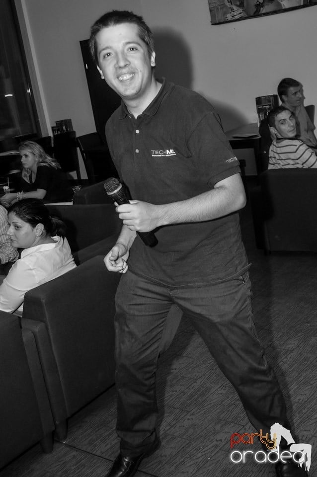 Karaoke în Blondy's Art Café, 