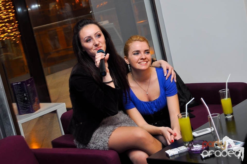 Karaoke în Blondy's Art Café, 