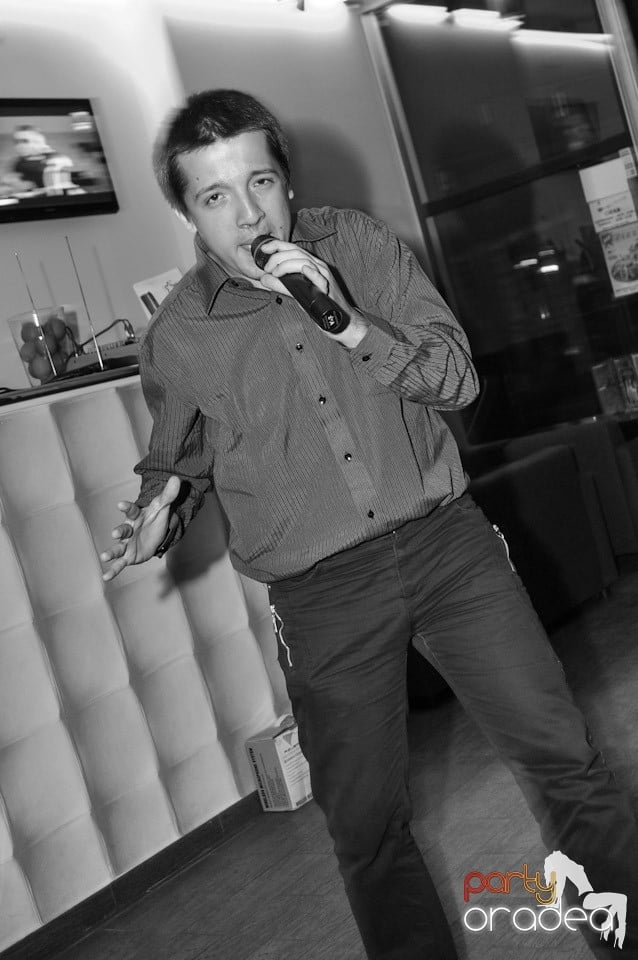 Karaoke în Blondy's Art Café, 